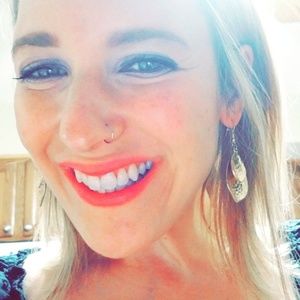 Meet your Posher, Halli